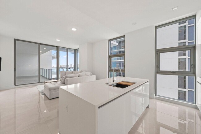 Foto del edificio - 220 Lake Shore Dr