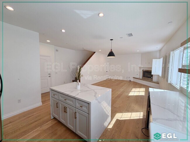 Foto del edificio - 1521 S Hayworth Ave