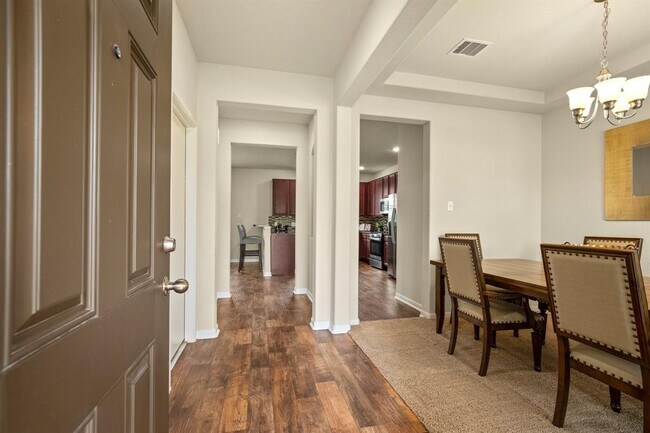 Foto del edificio - 14822 Nickel Plank Rd