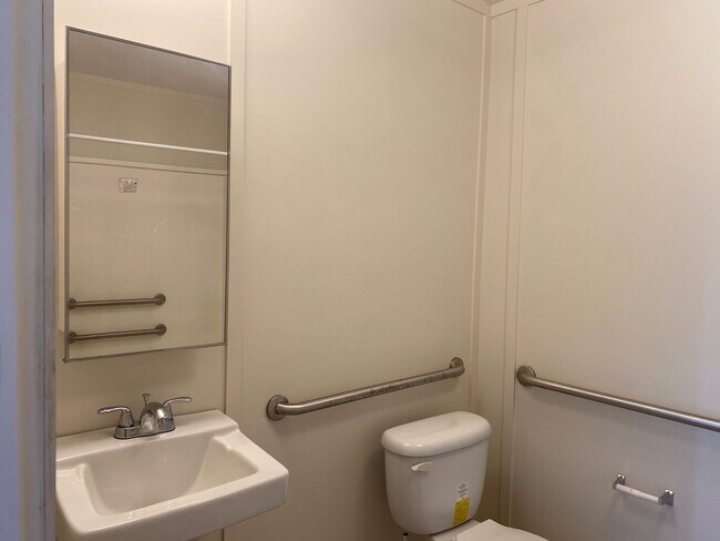 Building Photo - 17050 Meridian Blvd