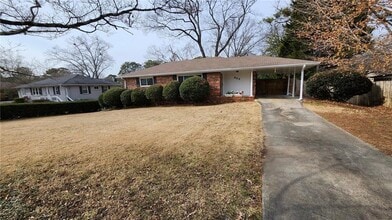 Building Photo - 652 Forest Ridge Dr SE