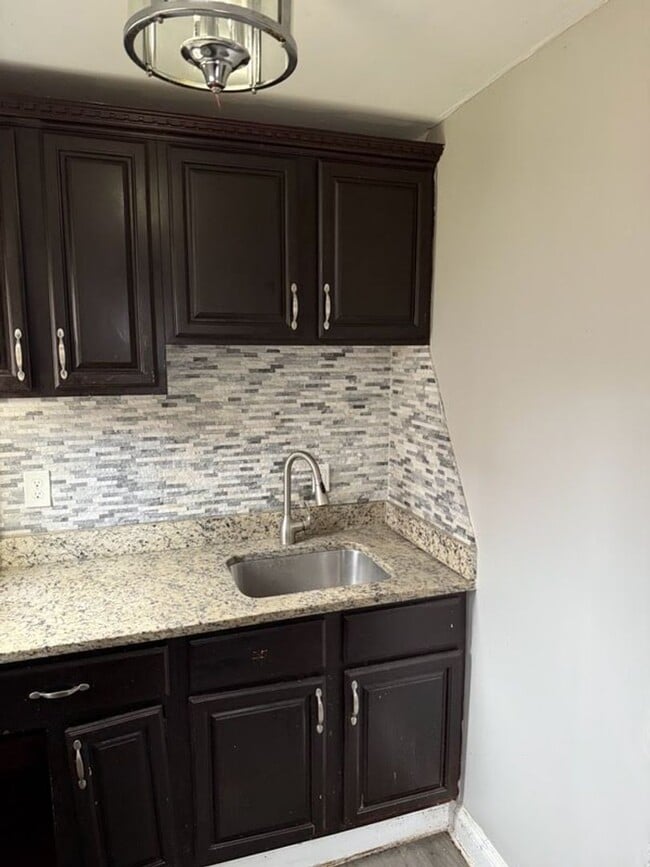 Foto del edificio - Three-Bedroom Home In Baltimore