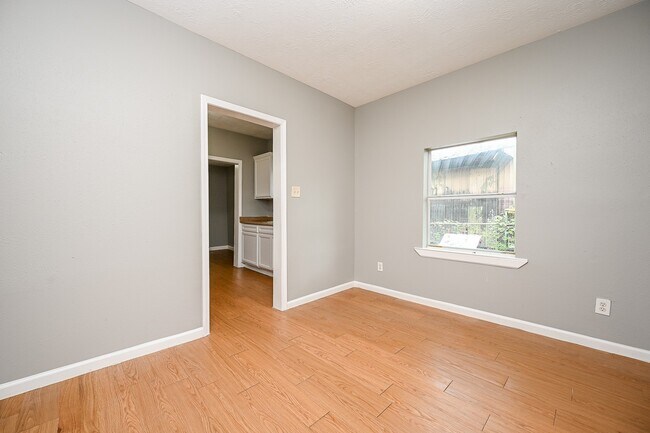Building Photo - 8007 Carver Rd