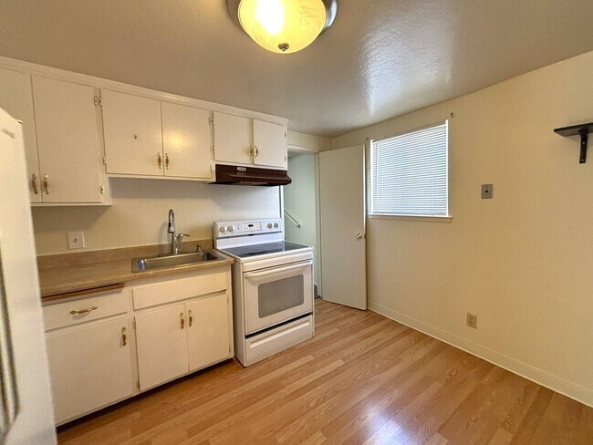 Building Photo - Move-In Special:Get $100 off your first mo...