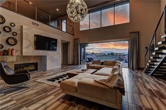 Building Photo - 861 Vegas View Dr