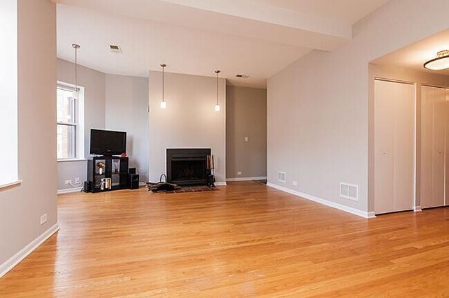 Foto del edificio - 1047 W Leland Ave