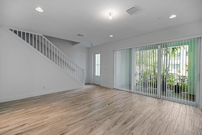 Building Photo - 5210 Beckman Terrace, Palm Beach Gardens, ...