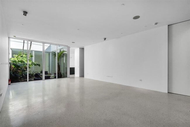 Building Photo - 1665 Alton Rd