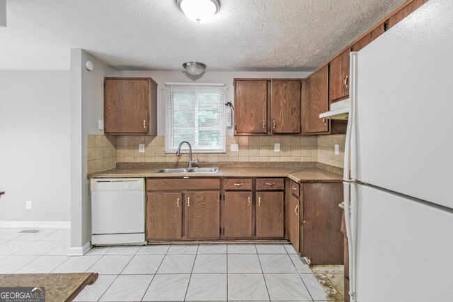 Foto del edificio - 1379 Robin Hill Dr