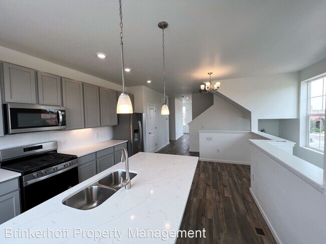 Building Photo - 4 br, 3.5 bath House - 2140 Santini Trail, #F