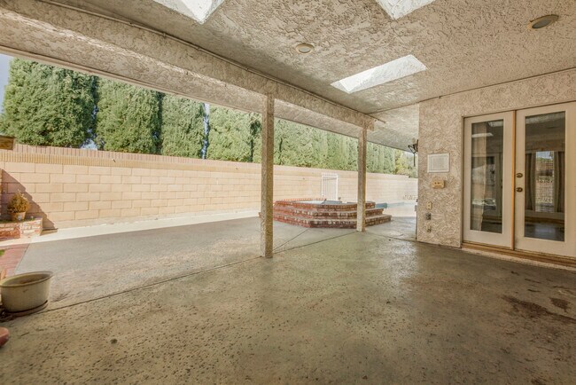 Building Photo - 2503 Brentwood Dr