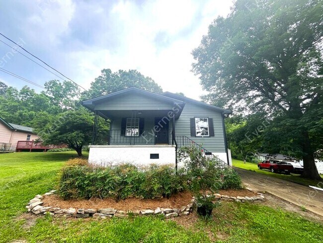 Building Photo - 717 Donaldson Rd