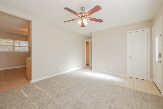 Foto del edificio - 8872 Channing Dr