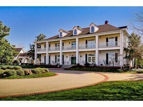 Building Photo - 1501 N Starr Dr