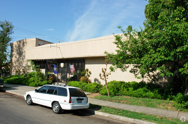 Building Photo - Exclusive Suites of Fresno