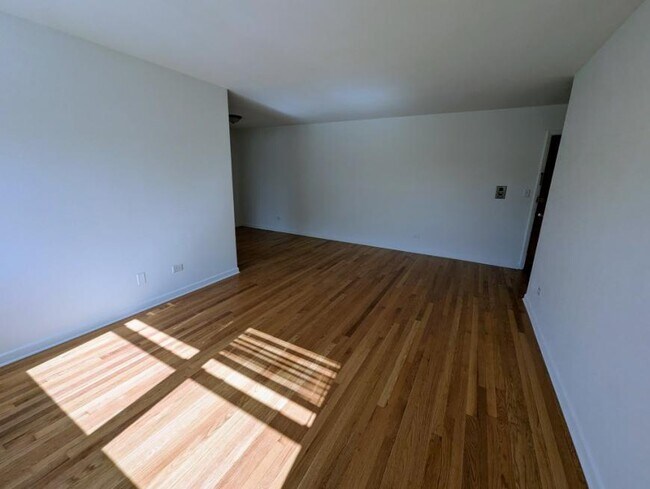 Foto del edificio - 1 bedroom in CHICAGO IL 60645