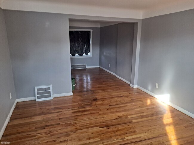 Building Photo - 2 br, 1 bath Duplex - 11351 Greiner St