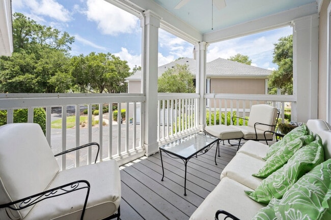 Foto del edificio - 49 Collins Meadow Dr