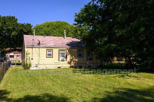 Foto del edificio - 1533 N Ash St