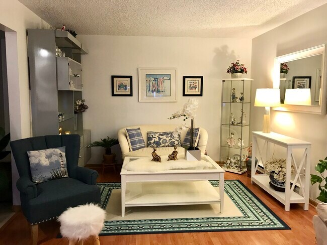 Foto del edificio - 3017 W Heritage Dr