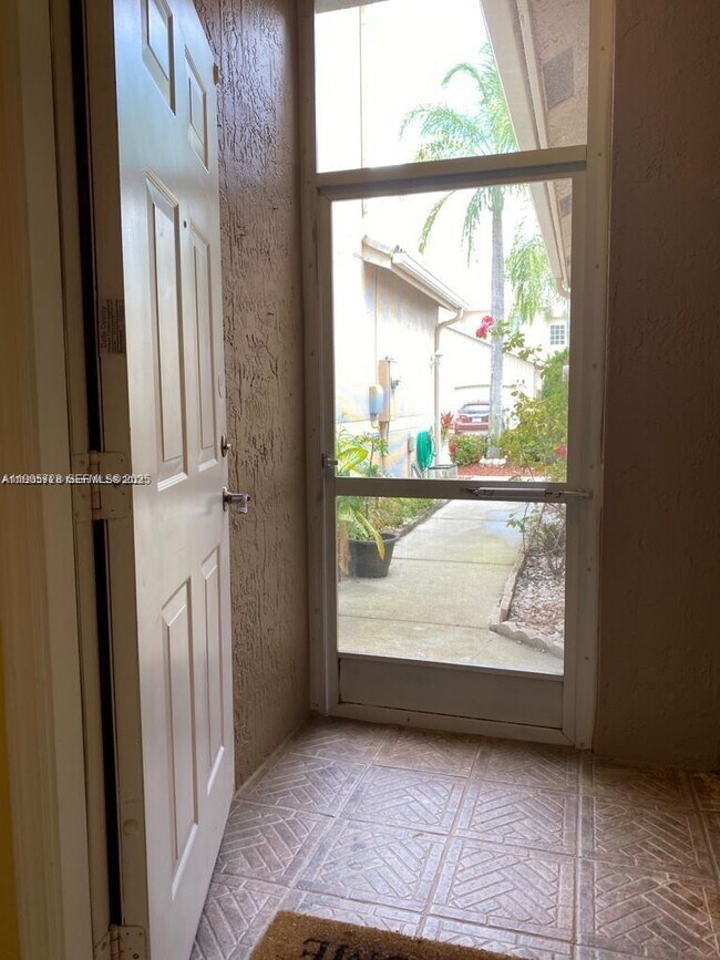 Building Photo - 2142 Madeira Dr