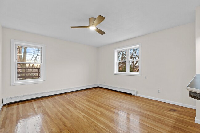 Building Photo - 574 Anderson Ave