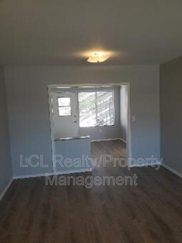 Building Photo - 30060 Thornhill Dr