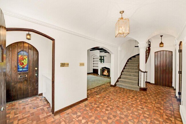 Foto del edificio - 5069 N Lake Dr