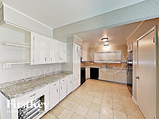 Foto del edificio - 13818 Lynnwood Ln
