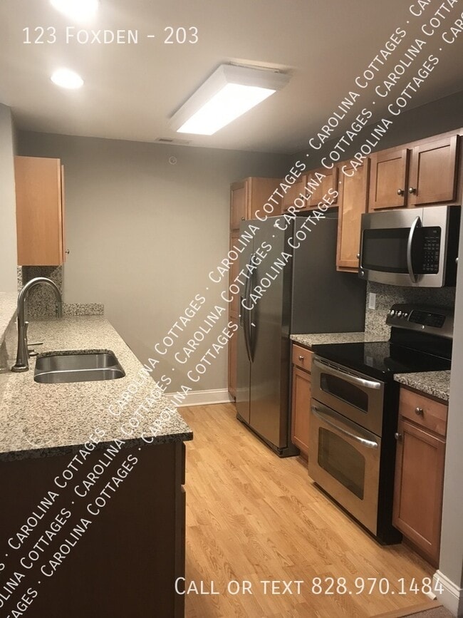 Building Photo - 123 Foxden-203