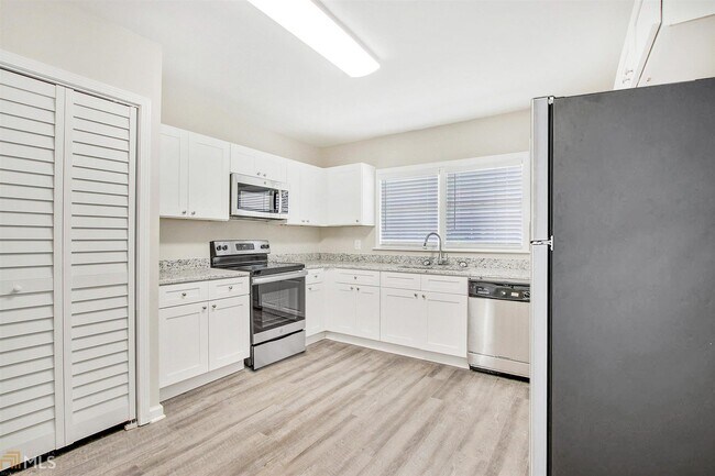 Foto del edificio - 2540 Cascade Rd