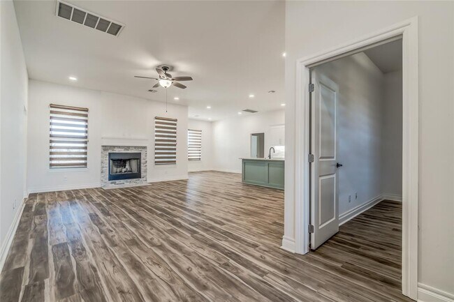 Building Photo - 1544 Songbird Dr