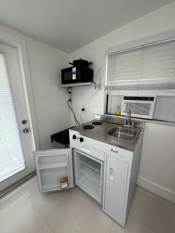 Foto del edificio - 6242 SW 24th St