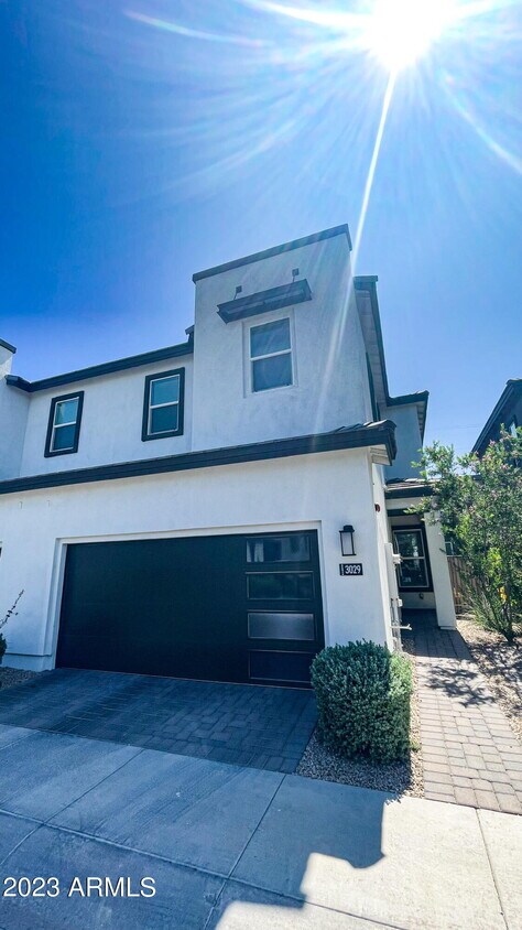 Primary Photo - 3029 N 37th Wy