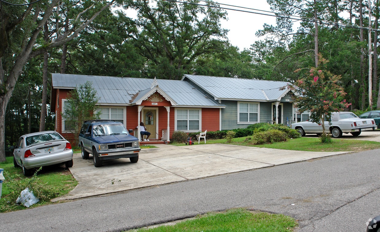 Building Photo - 1553 Coombs Dr