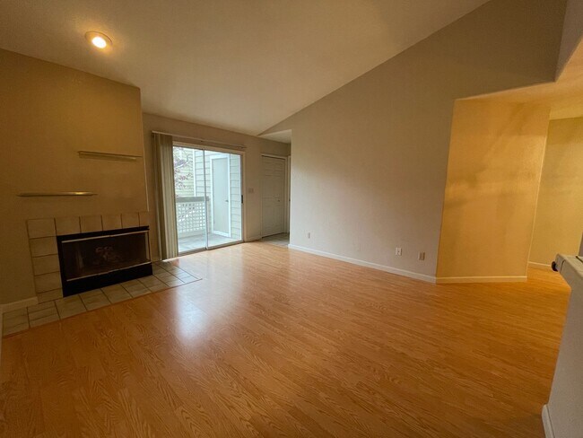 Building Photo - Cozy 2 Bedroom 2 Bath Condo in desirable P...