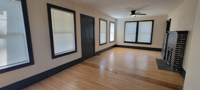 Foto del edificio - 204 Piney Mountain Rd