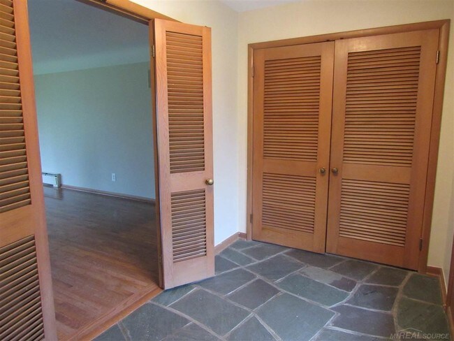 Foto del edificio - 8646 Wilshire Ct