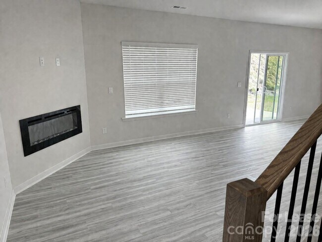 Foto del edificio - 116 Windstone Cmn Ln
