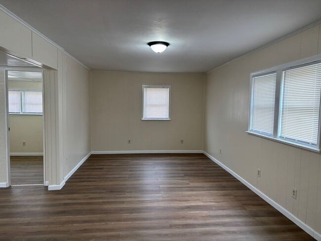 Building Photo - 2-3 BED, 1.5 BATH MOBILE HOME LOCATED IN D...