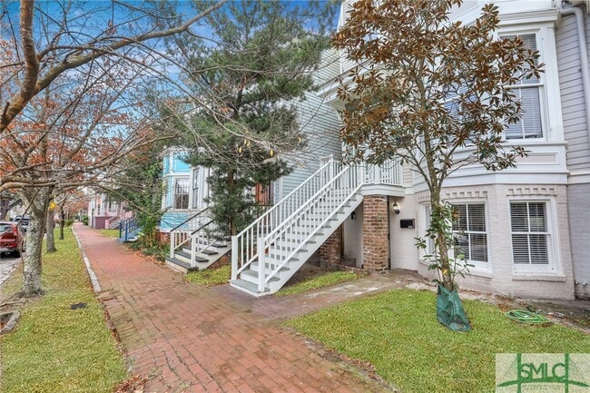 Building Photo - 209 E Duffy St