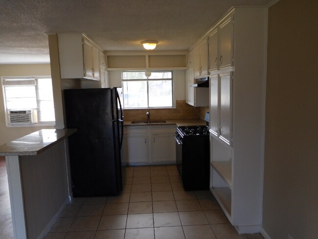 Building Photo - 714 Temple Cir