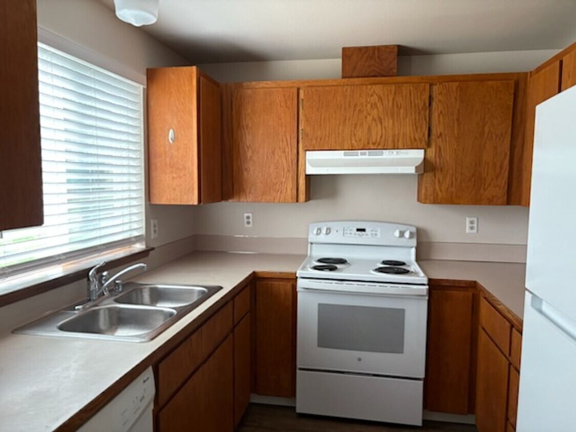 Primary Photo - 12115-12117 BG Sutton Place