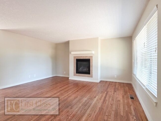 Building Photo - 17640 SW Shaw St