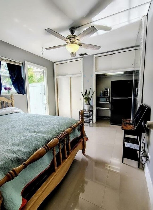 Building Photo - 845 S Highland Dr