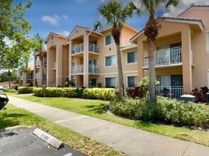 Building Photo - 221 SW Palm Dr