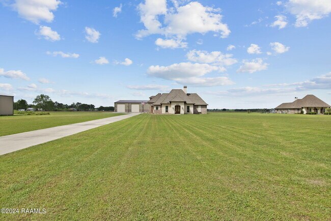 Building Photo - 2052 Main Hwy