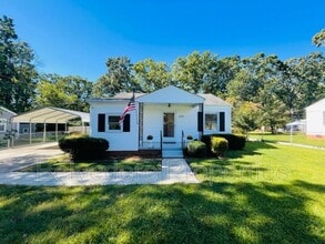 Building Photo - 2721 Stratford Dr