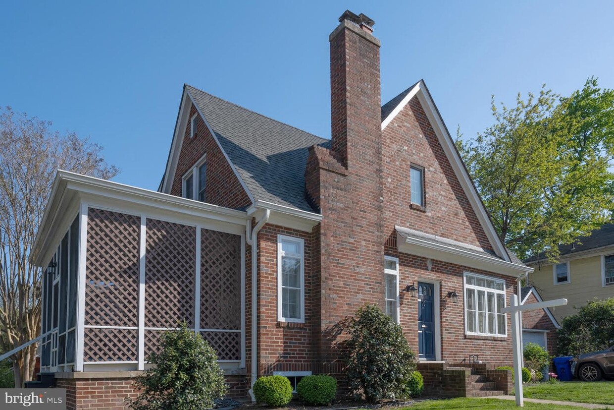 Primary Photo - 3000 N Pershing Dr