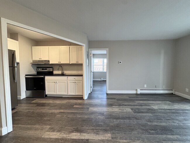 Building Photo - 625 Main St